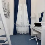 Spacious In The City Center By Rent Like *
