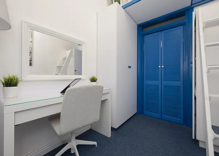 Spacious In The City Center By Rent Like *